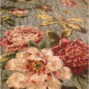 Oversized Queen quilt.